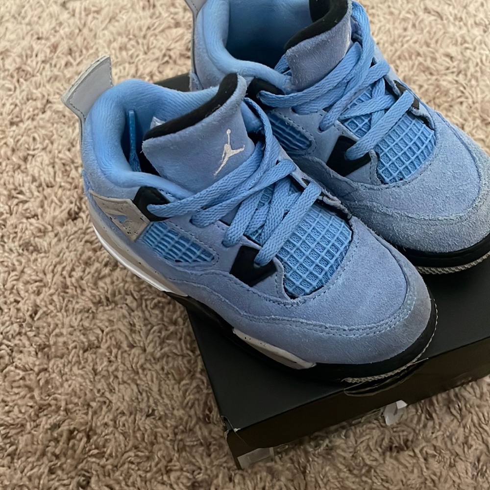 retro 4 university blue size 9c